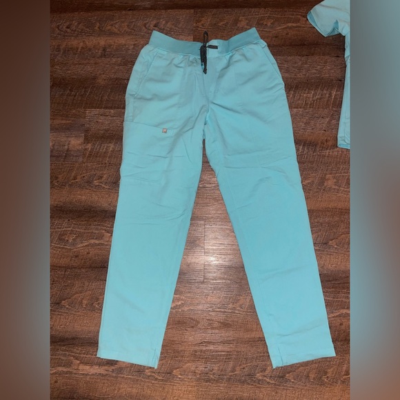 Fabletics scrub set - Picture 3 of 3